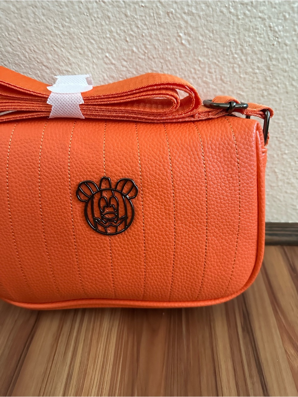 NWT Disney Mickey Mouse Jack o lantern Pumpkin Crossbody Bag - Picture 4 of 5